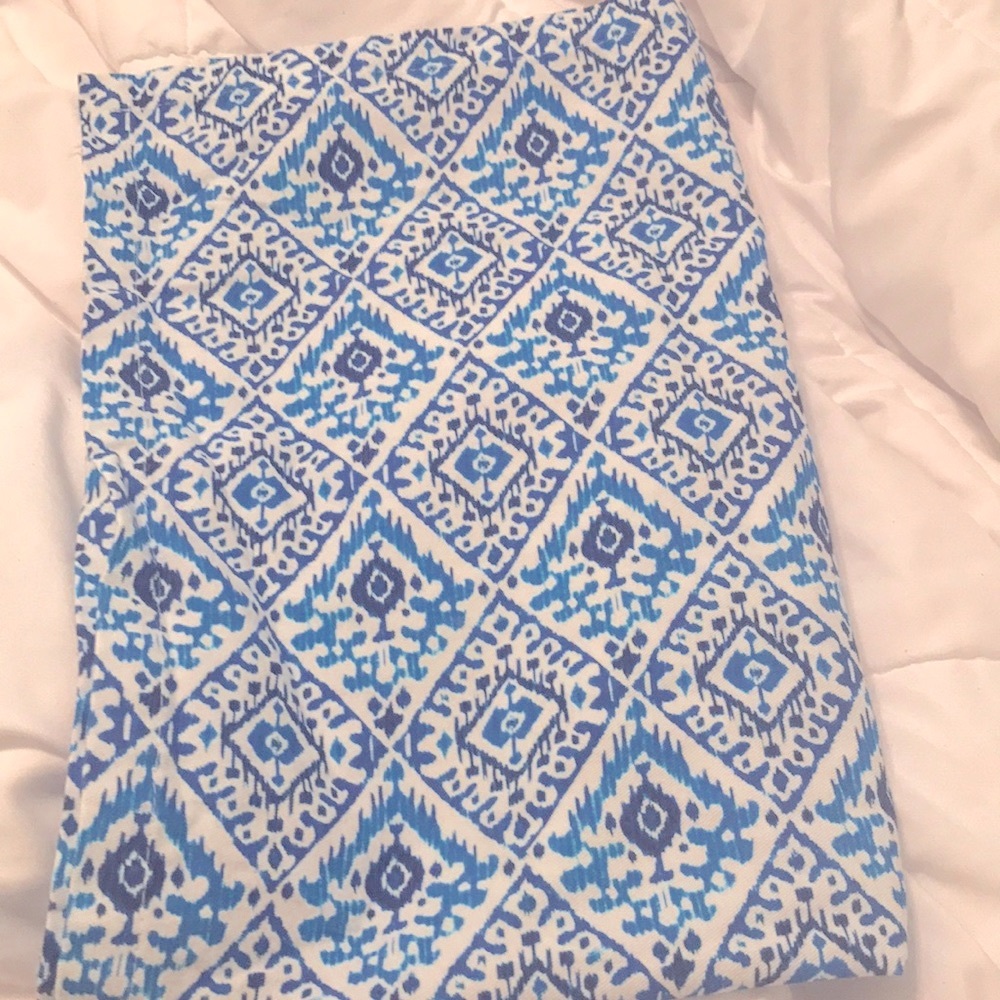 Abece Gorgeous Blue & White Printed Table Runner
